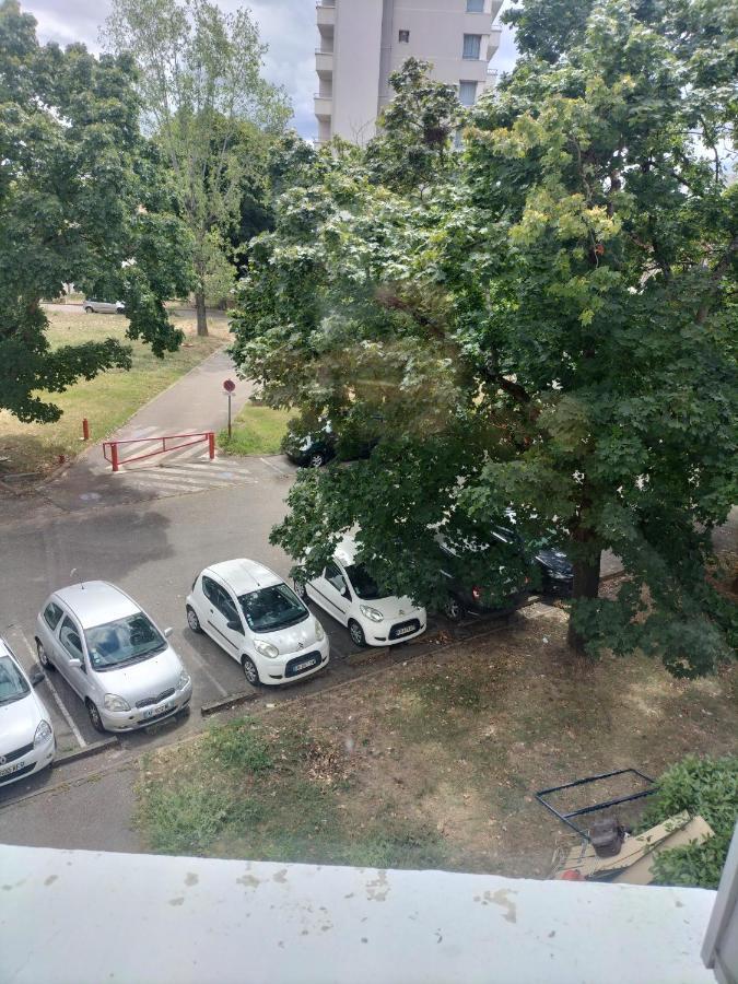 Joli Appartement Proche Metro Лион Экстерьер фото