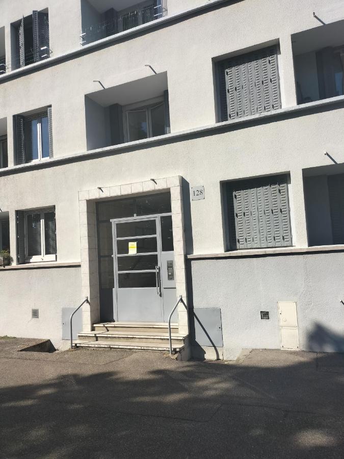 Joli Appartement Proche Metro Лион Экстерьер фото